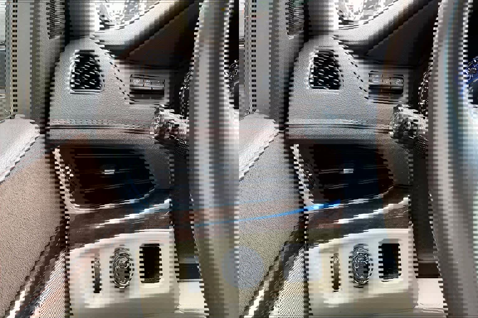 Used 2017 Cadillac Escalade Luxury image 33