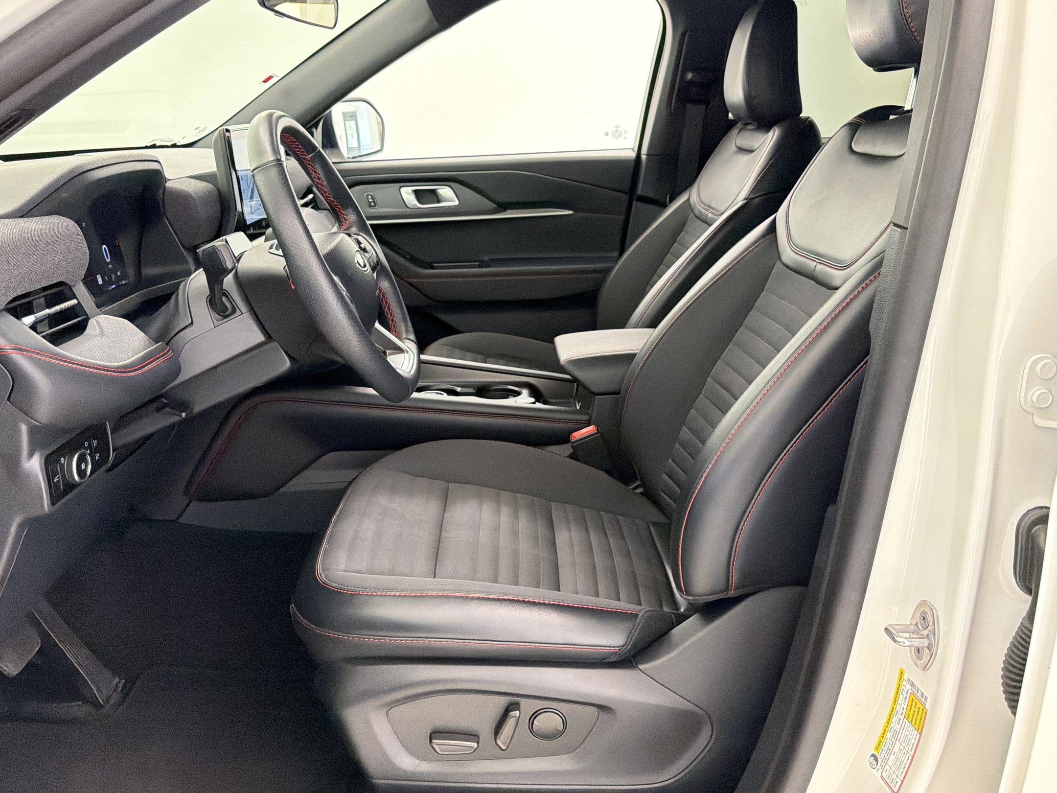 Certified 2025 Ford Explorer ST-Line w/ ST-Line Street Pack AWD/4WD image 5