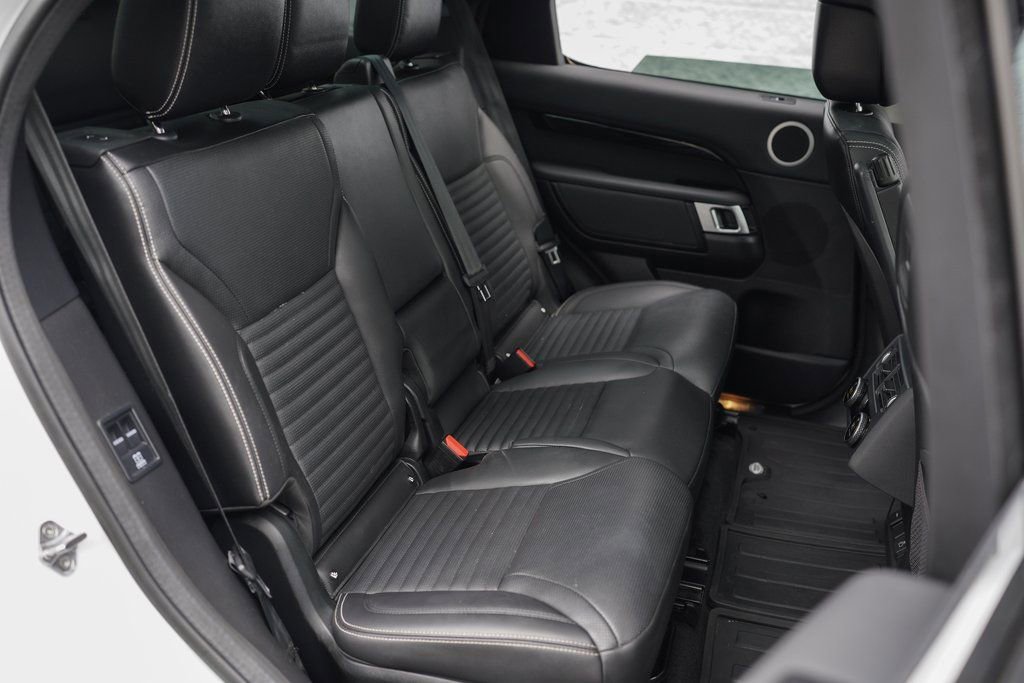 Used 2023 Land Rover Discovery S image 26