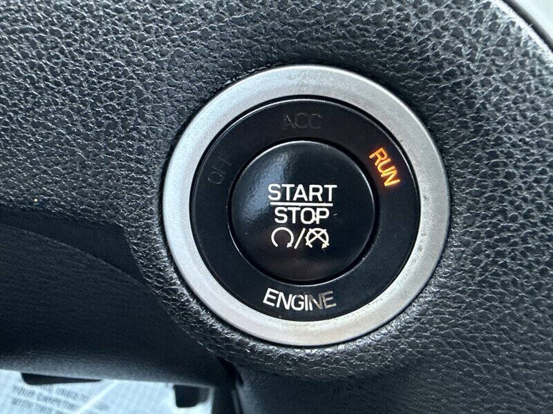 Used 2015 Chrysler 300 C RWD image 32