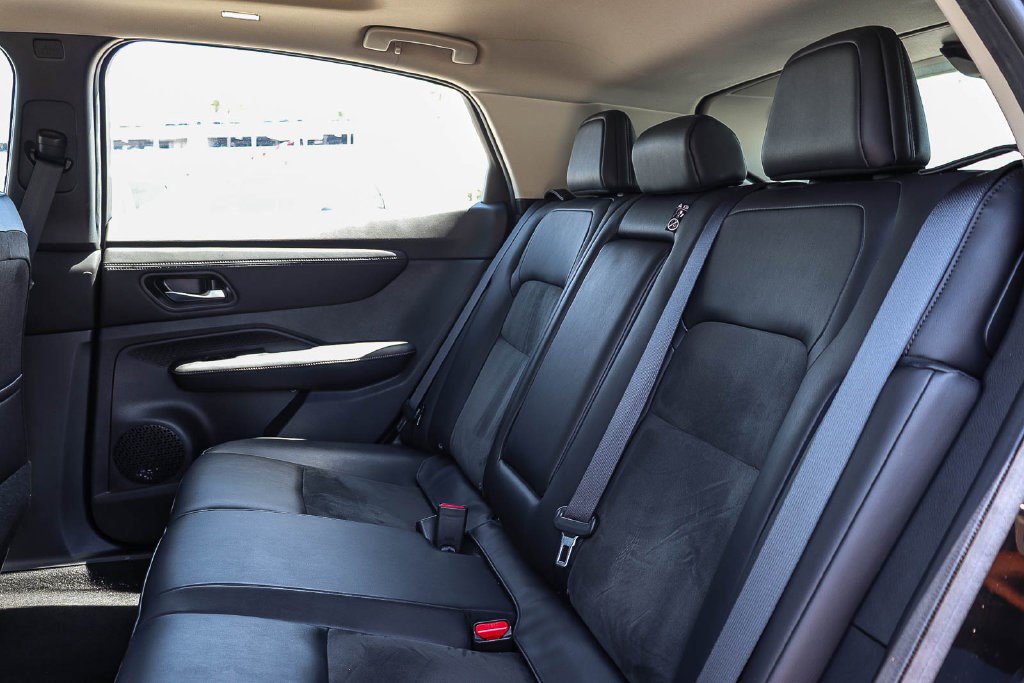 Certified 2024 Nissan Ariya FWD image 18