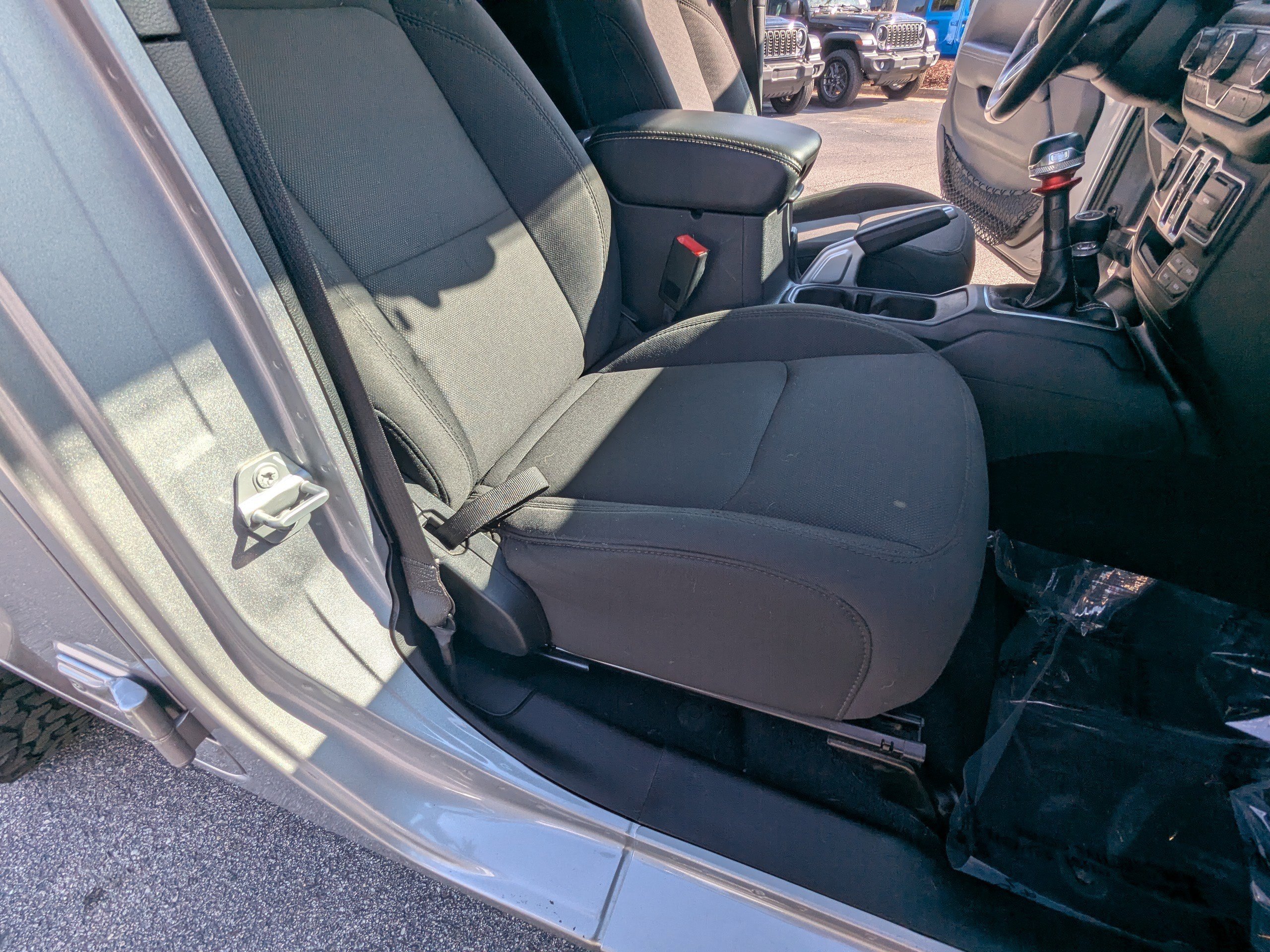 Used 2018 Jeep Wrangler Unlimited Sahara image 28