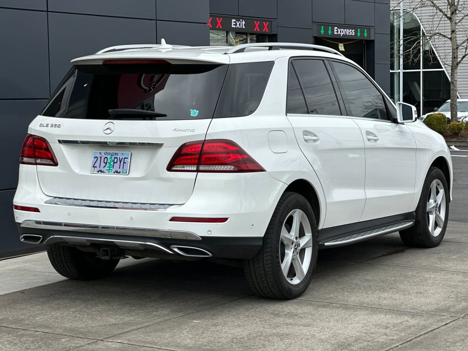 Used 2018 Mercedes-Benz GLE 350 4MATIC image 3