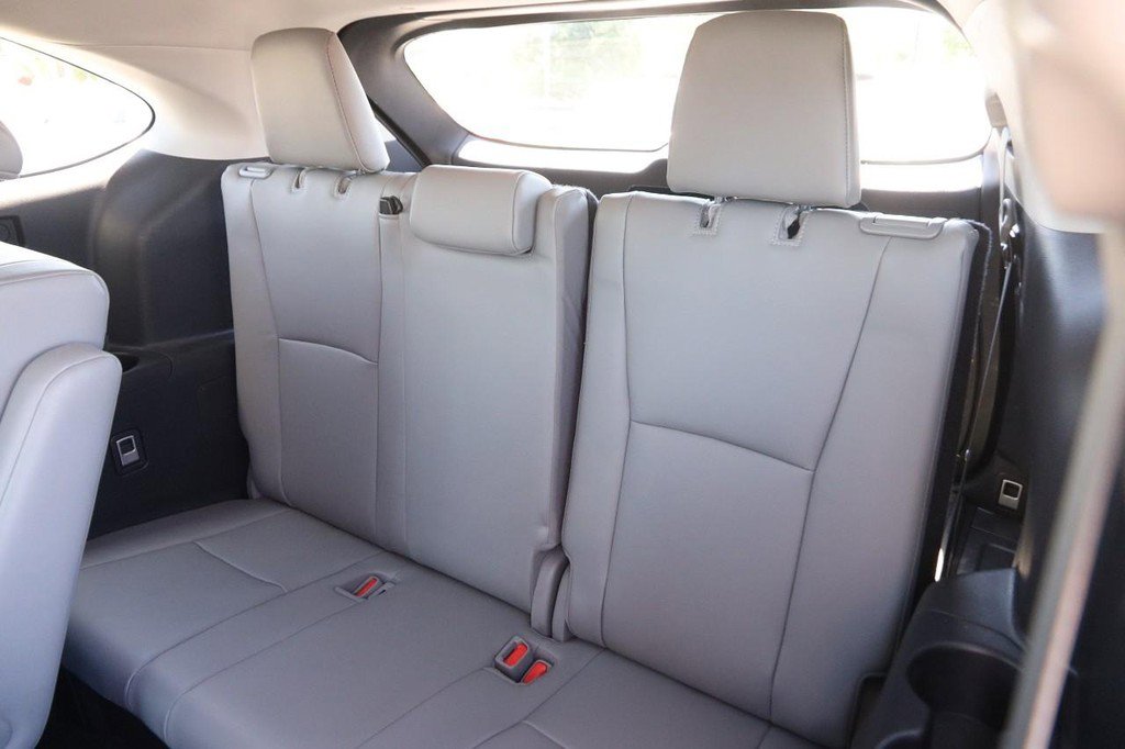 Used 2022 Toyota Highlander XLE AWD/4WD image 12