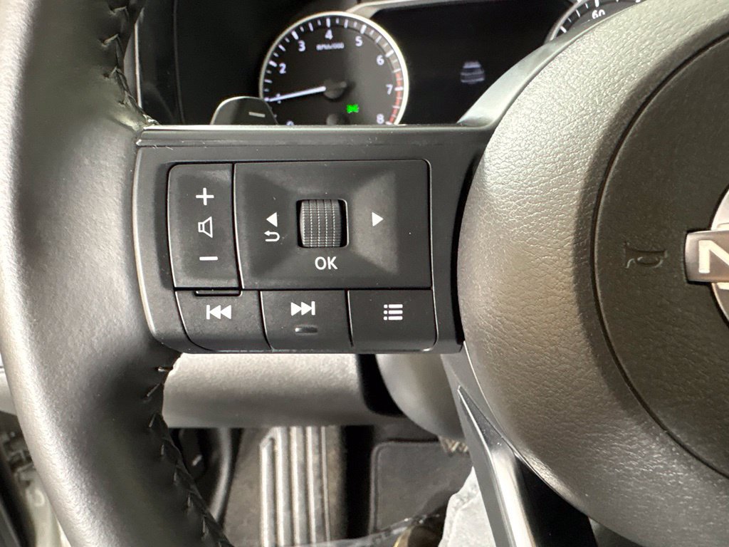 Used 2024 Nissan Pathfinder SV FWD image 25