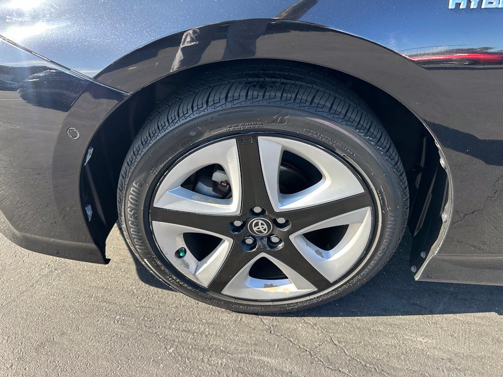 Certified 2017 Toyota Prius Three Touring FWD image 6