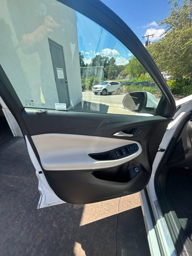 Used 2021 Buick Encore GX Select w/ Sport Touring Package FWD image 10