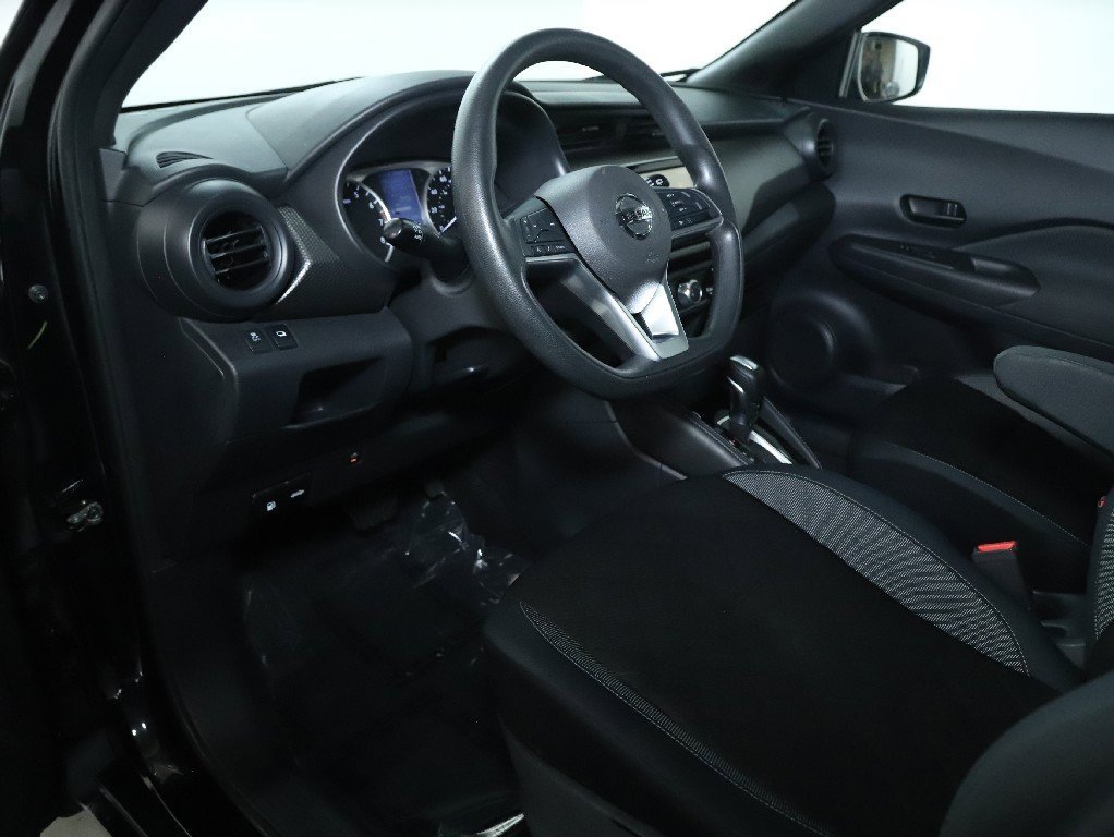 Used 2019 Nissan Kicks S image 17
