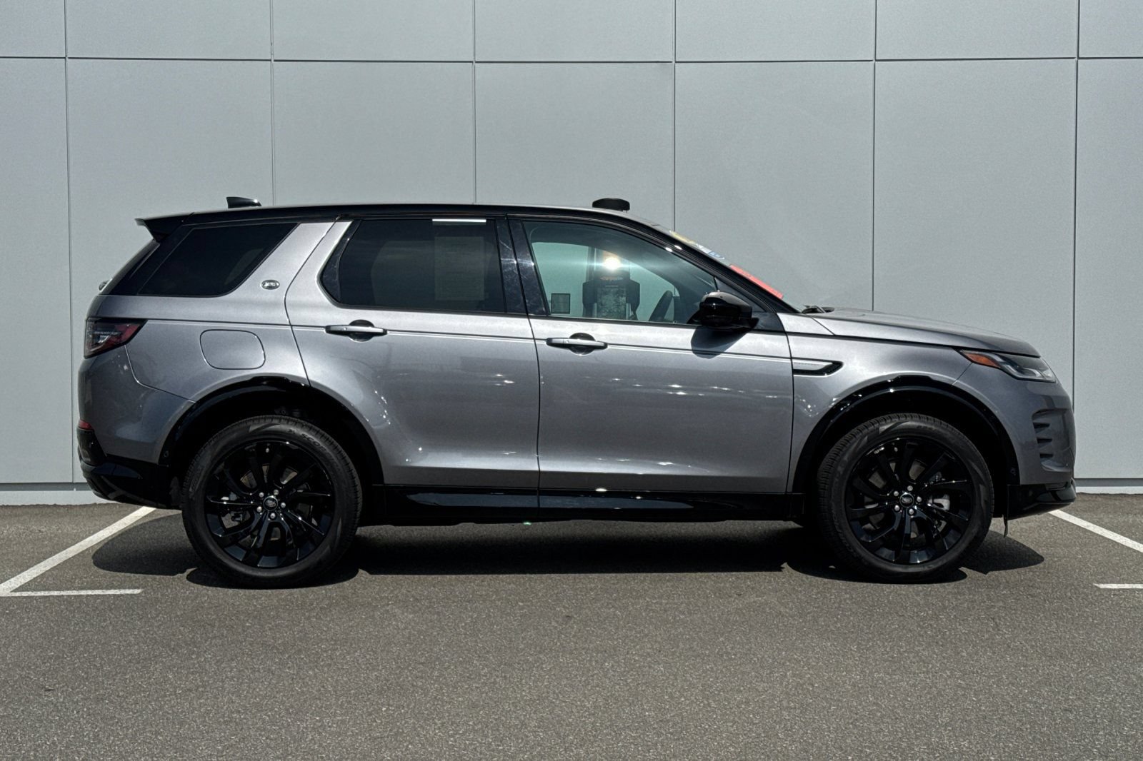 Certified 2025 Land Rover Discovery Sport Dynamic SE AWD/4WD image 6