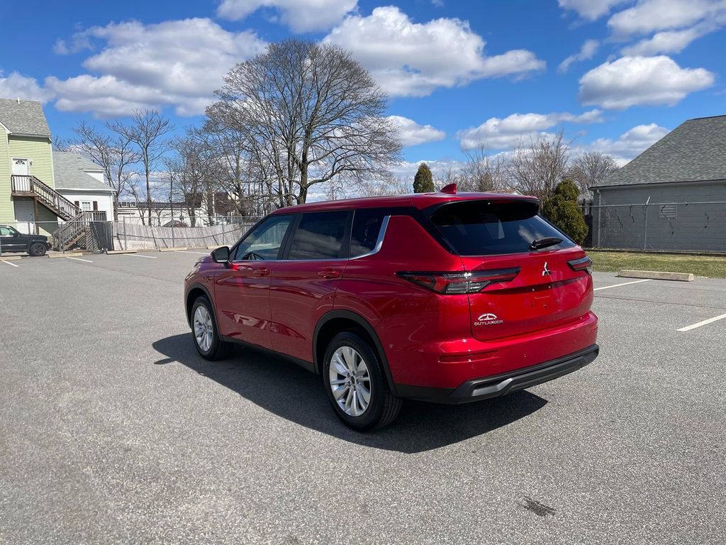 New 2026 Mitsubishi Outlander ES image 8