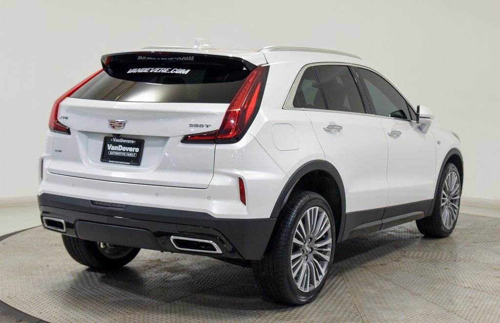 Used 2024 Cadillac XT4 Premium Luxury image 11