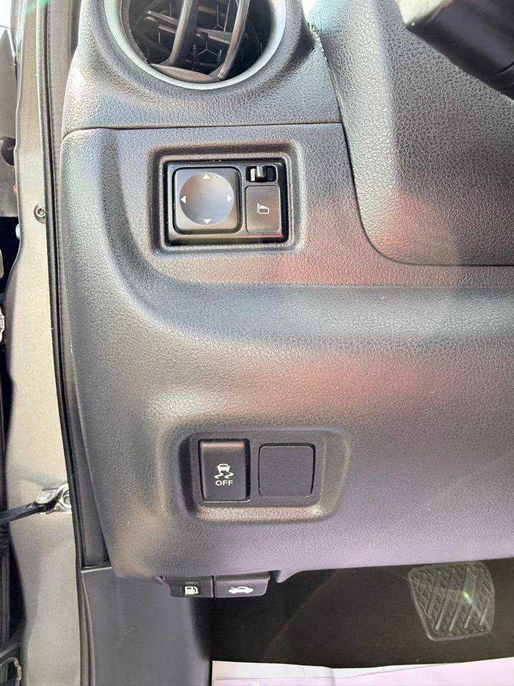 Used 2019 Nissan Versa SV image 16