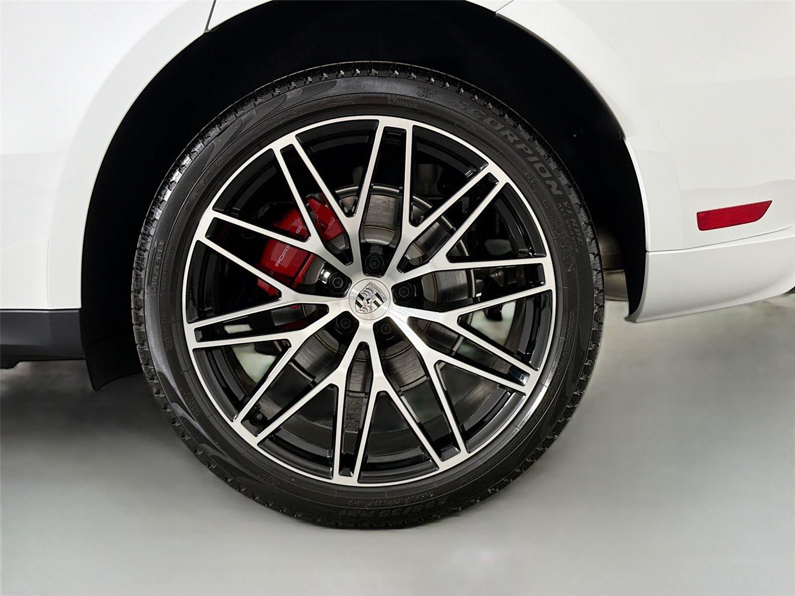 Certified 2025 Porsche Macan S AWD/4WD image 12