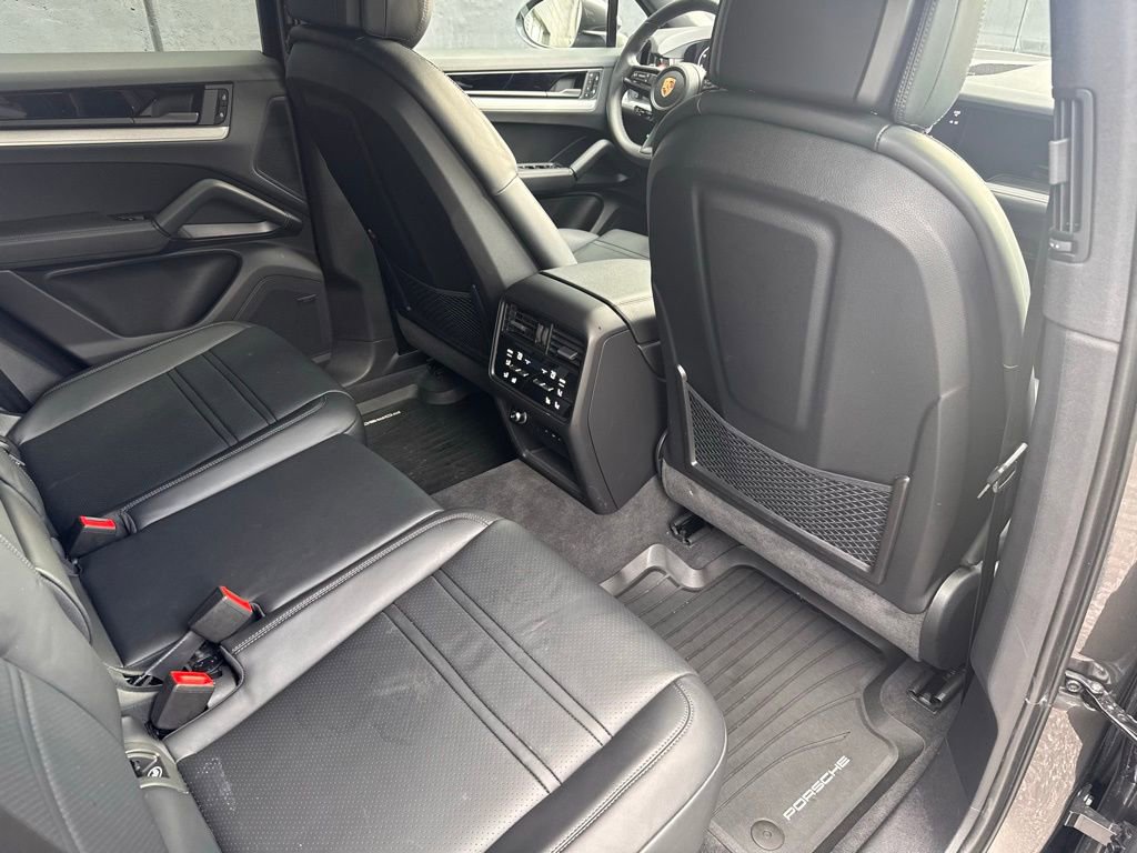 Used 2025 Porsche Cayenne Coupe image 24