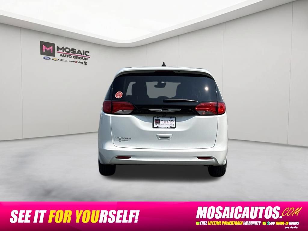 Used 2023 Chrysler Voyager LX FWD image 6