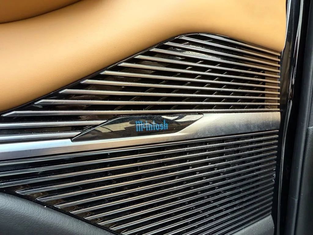 Used 2023 Jeep Grand Wagoneer Series III AWD/4WD image 17