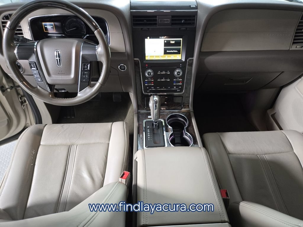 Used 2017 Lincoln Navigator Select RWD image 17