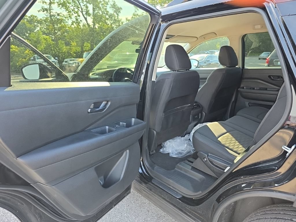 Used 2025 Nissan Pathfinder SV AWD/4WD image 7