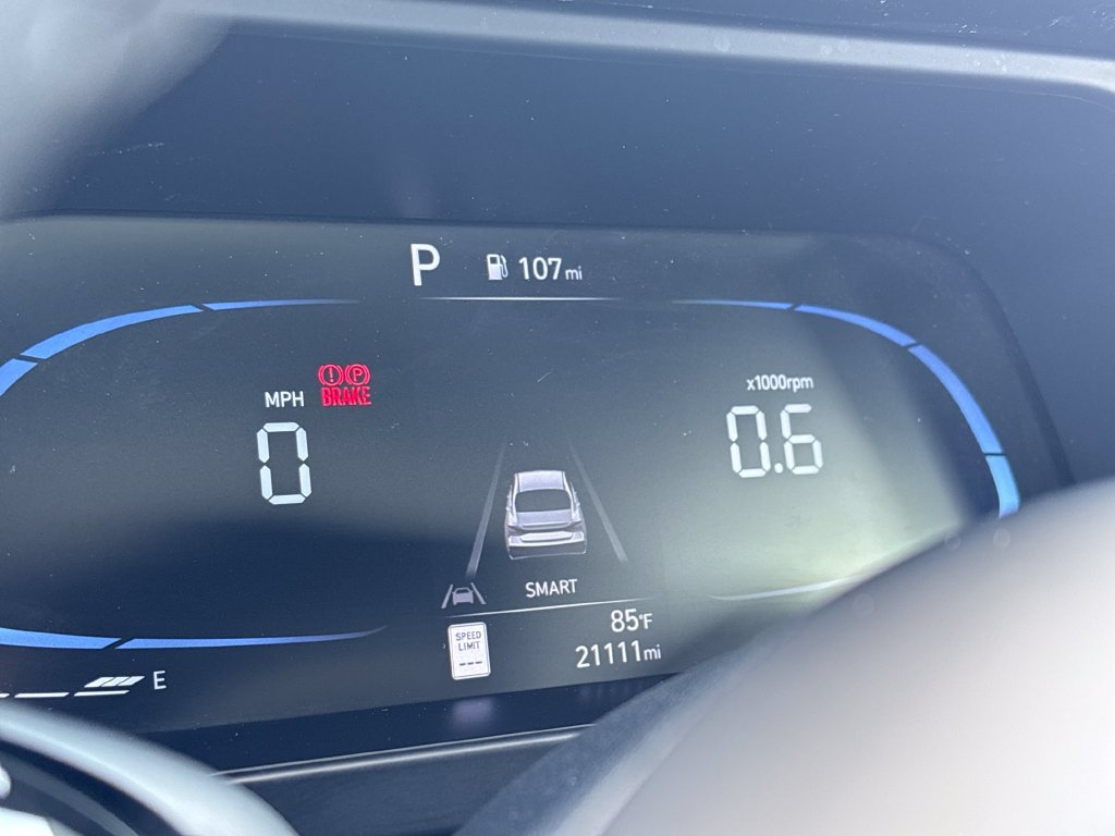 Used 2025 Hyundai Elantra Sport FWD image 9