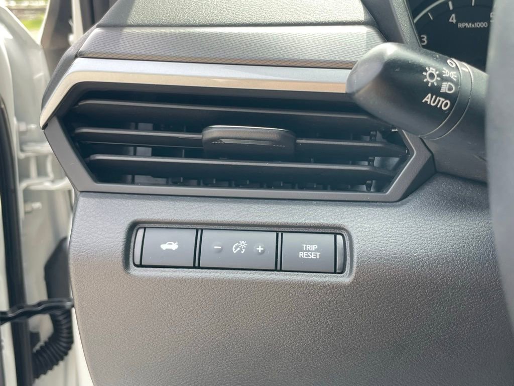Used 2023 Nissan Altima 2.5 SR FWD image 12