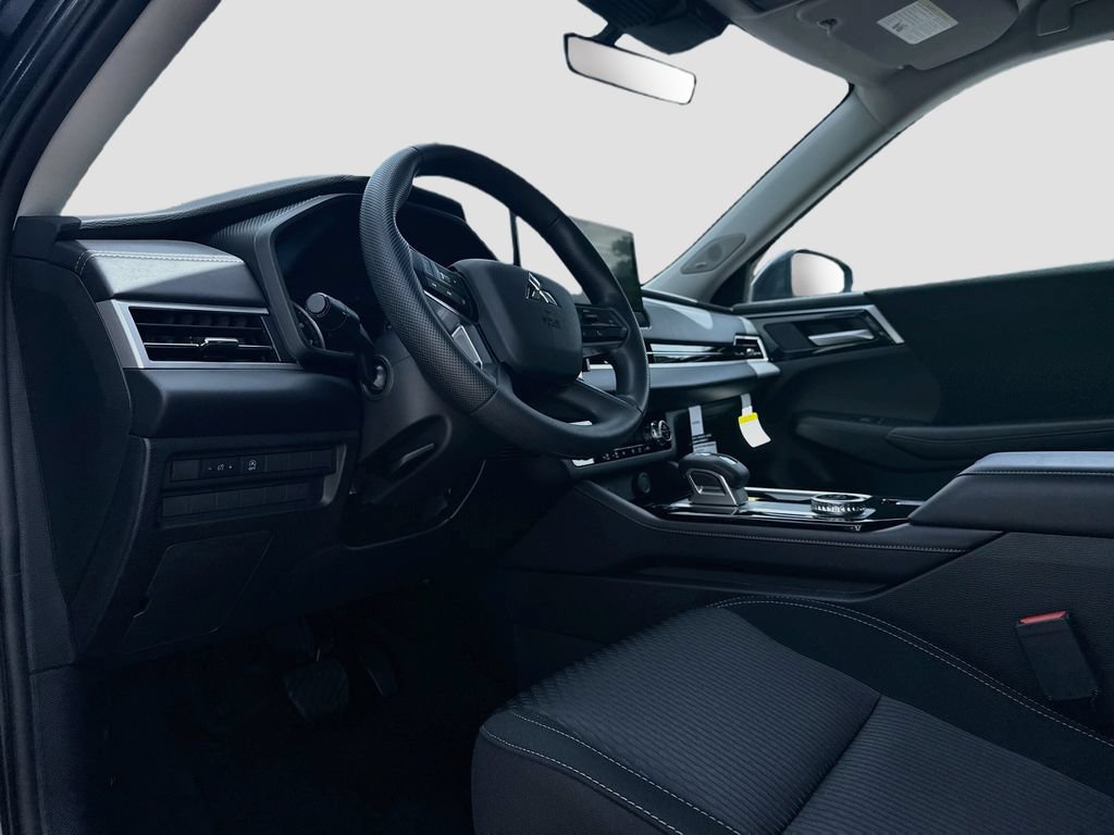 New 2026 Mitsubishi Outlander ES FWD image 9