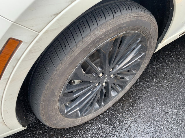 Used 2023 Lincoln Corsair Reserve w/ Equipment Group 201A image 2