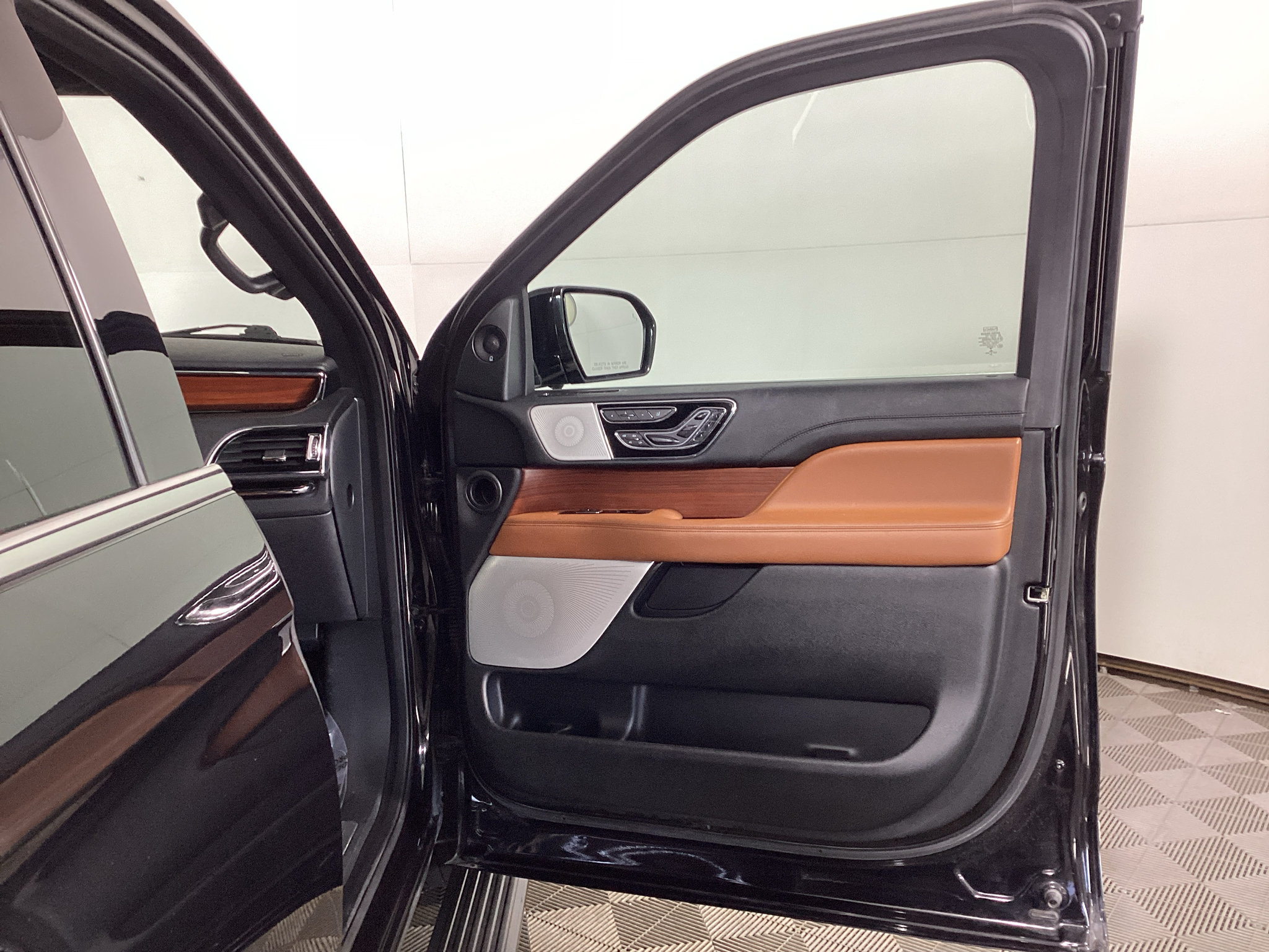 Used 2021 Lincoln Navigator L Reserve AWD/4WD image 8