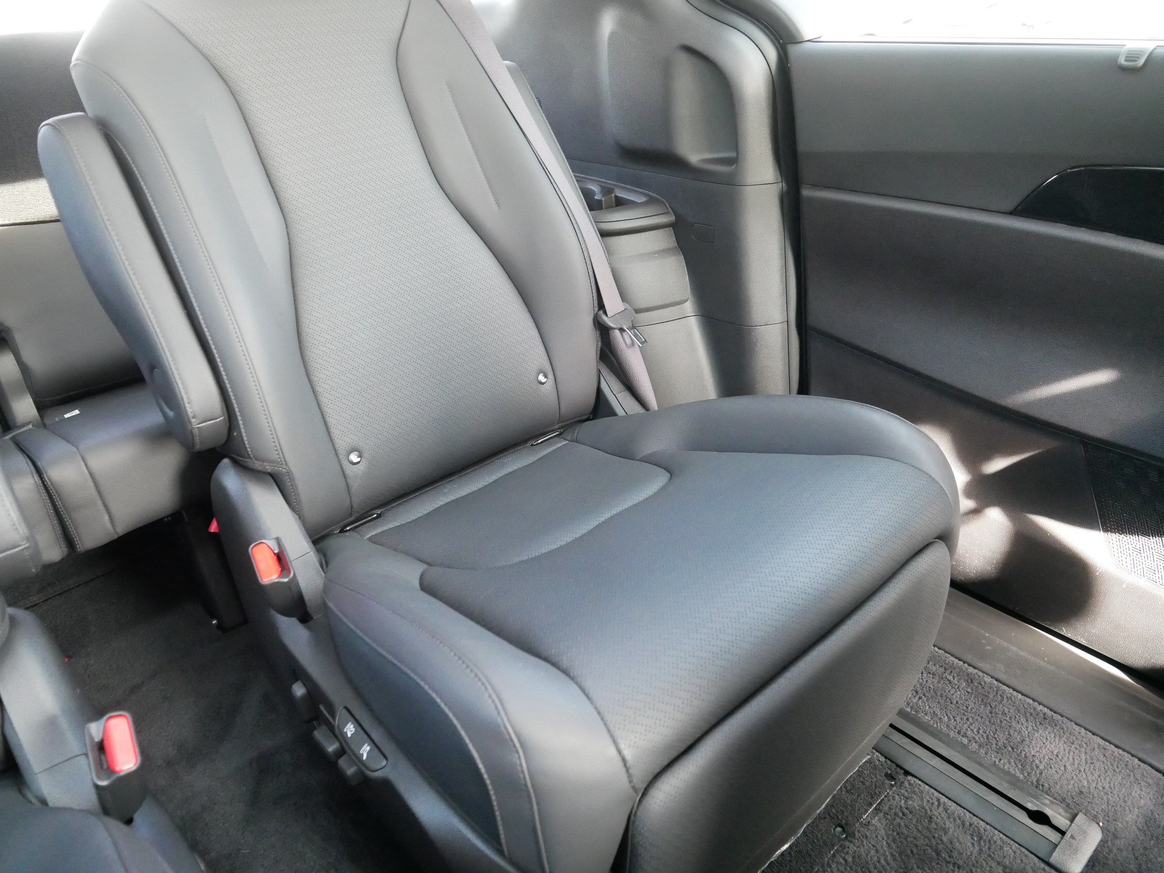 Certified 2025 Kia Carnival SX Prestige FWD image 14