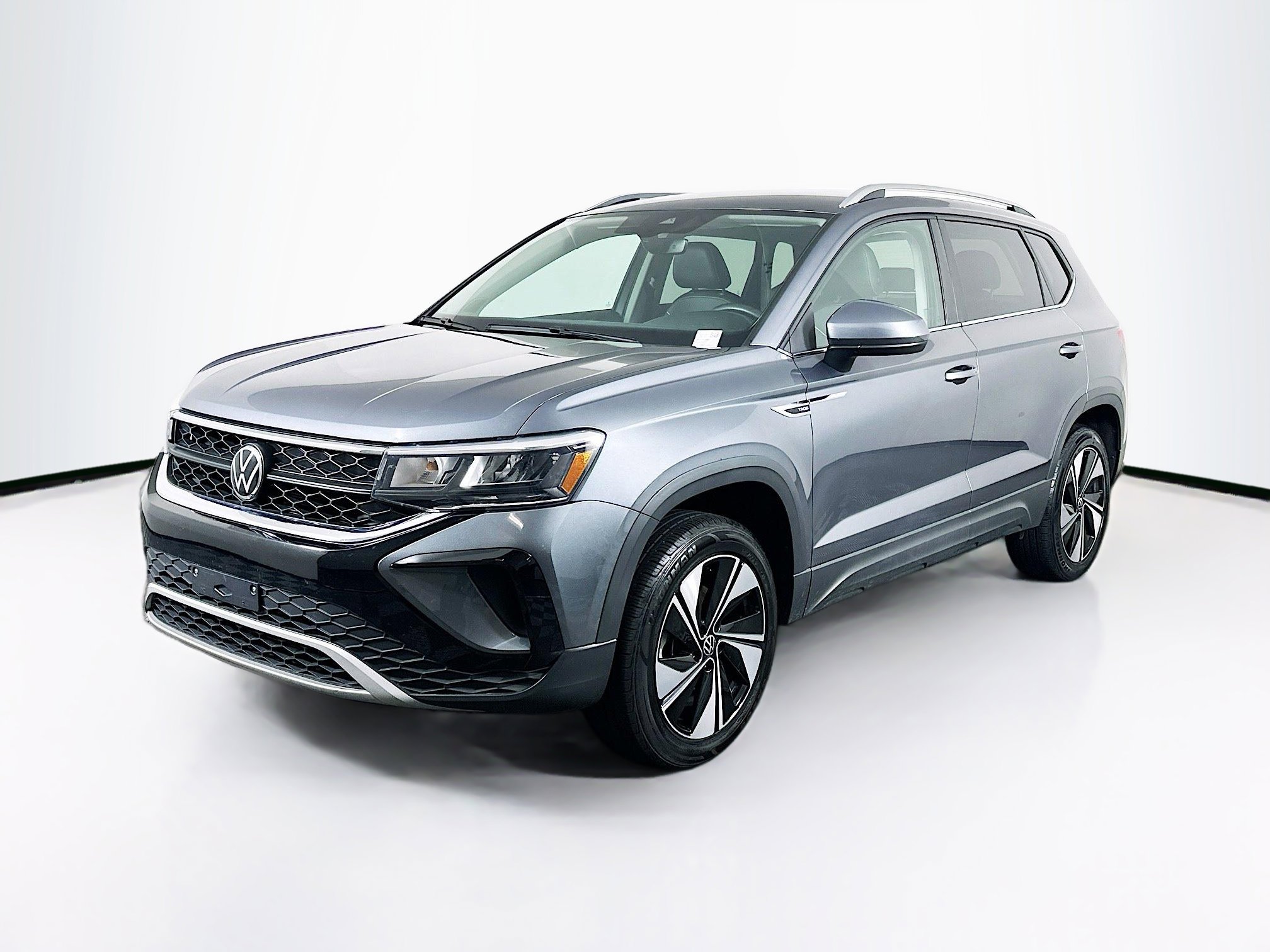 Used 2024 Volkswagen Taos SE image 3