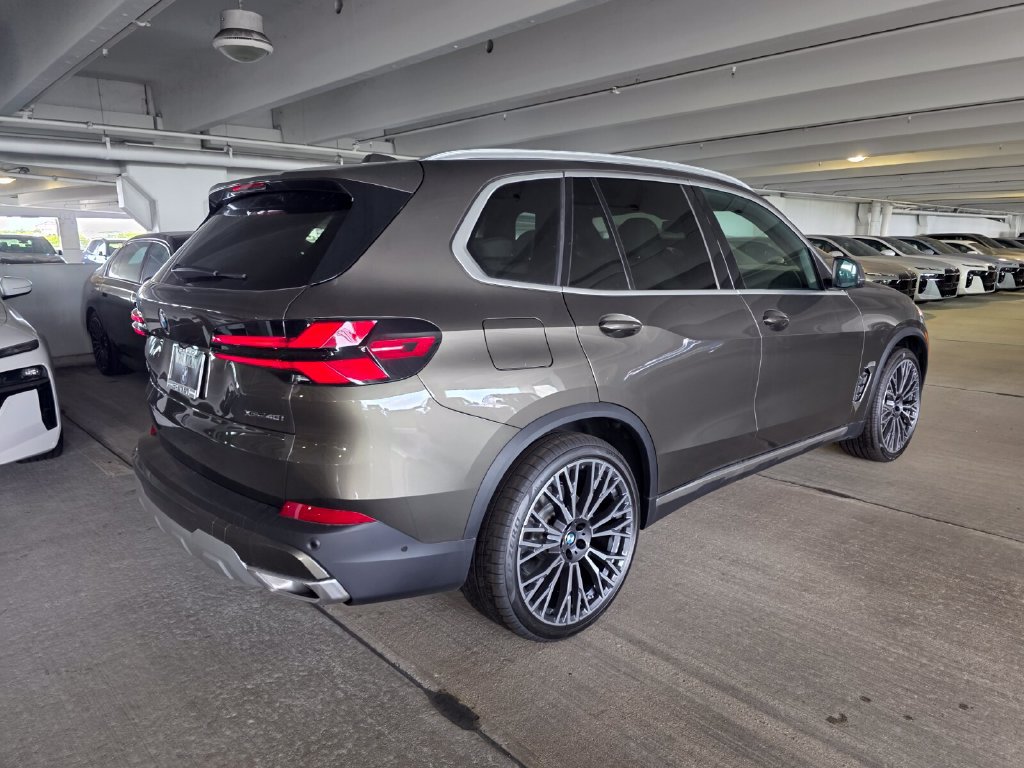 New 2026 BMW X5 xDrive40i w/ Premium Package AWD/4WD image 4
