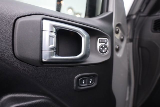 Used 2021 Jeep Gladiator Willys image 22