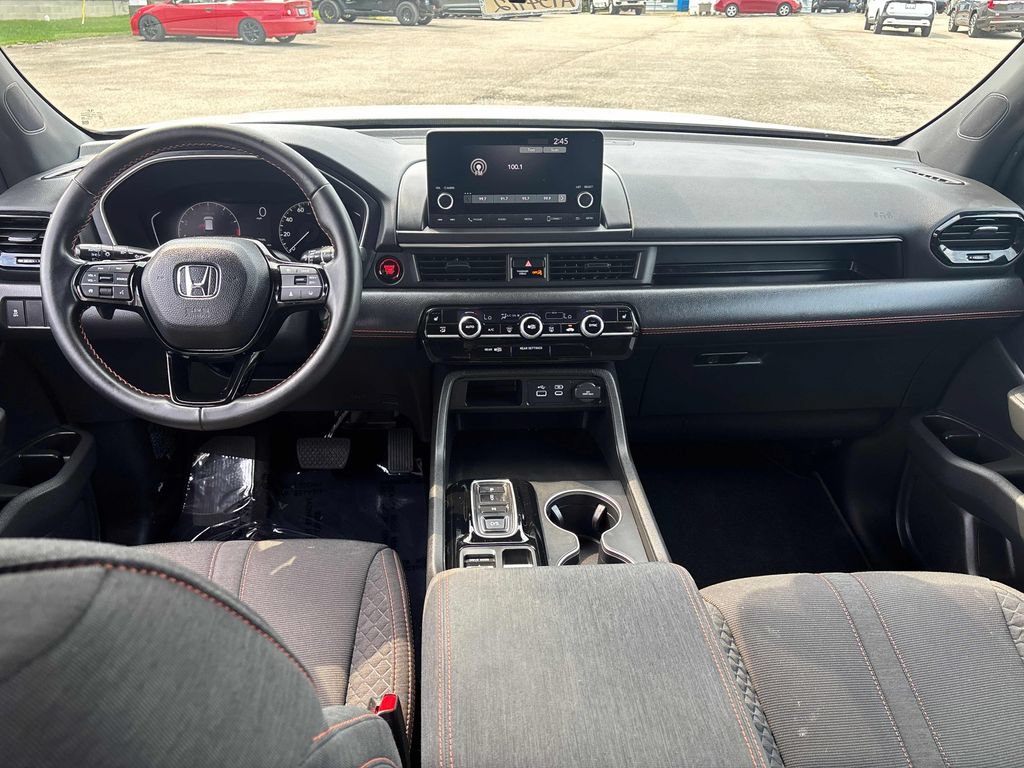 Used 2025 Honda Pilot Sport image 19