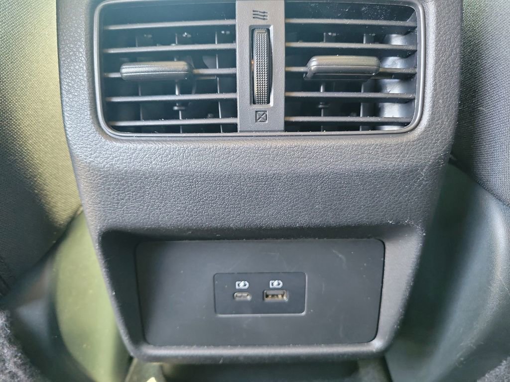 Used 2023 Nissan Rogue SV image 11