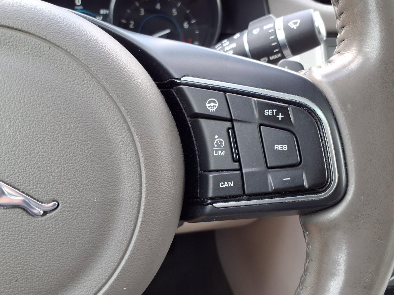 Used 2016 Jaguar XF Prestige image 16