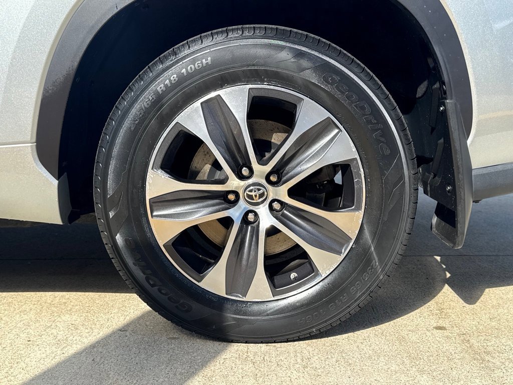 Used 2020 Toyota Highlander XLE image 7