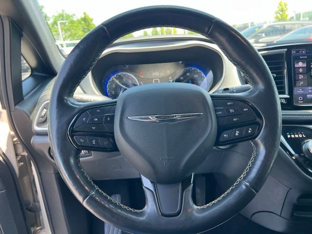 Used 2021 Chrysler Pacifica Touring-L w/ Premium & Safety Sphere Group AWD/4WD image 13