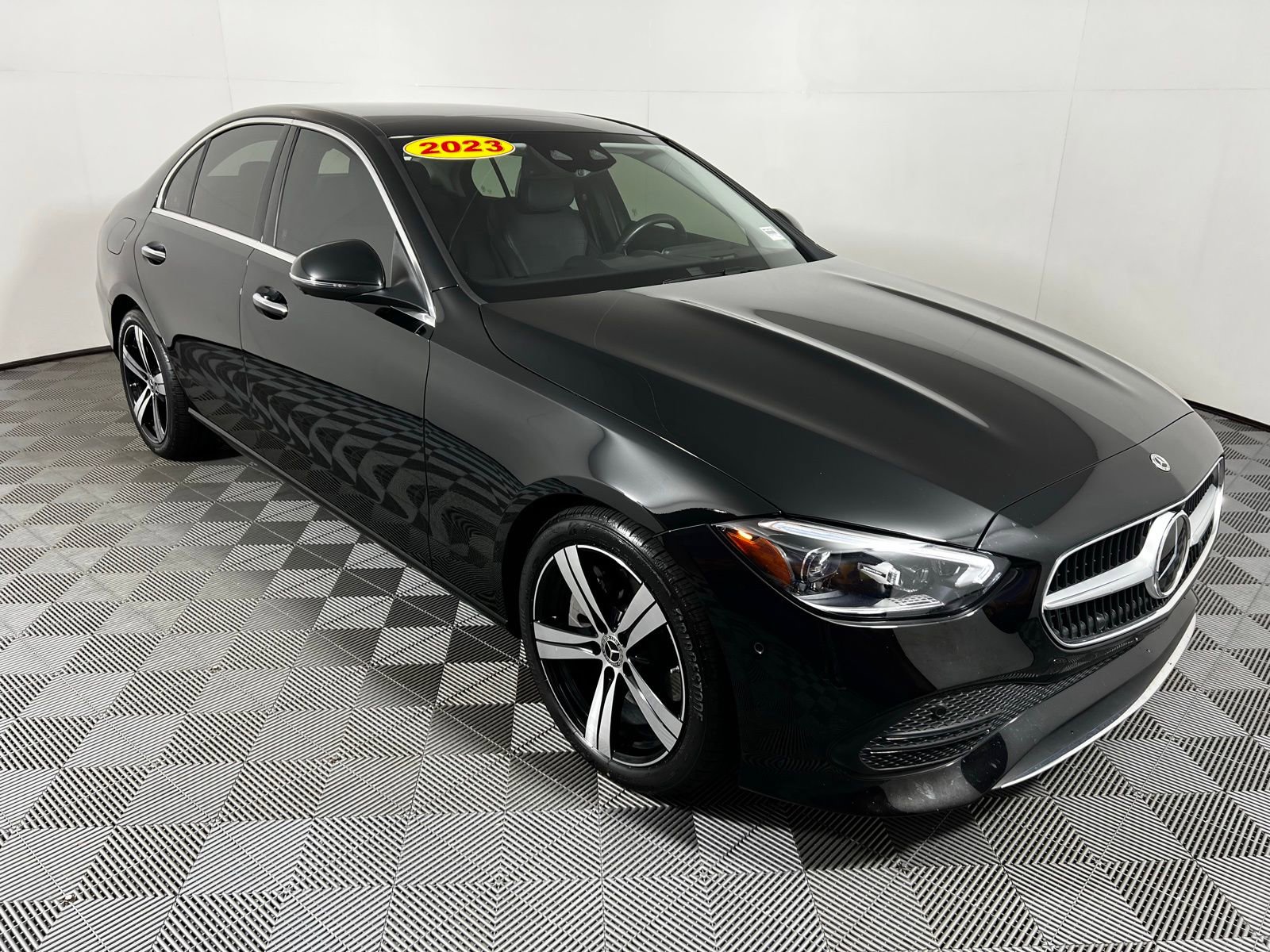 Used 2023 Mercedes-Benz C 300 4MATIC Sedan image 3