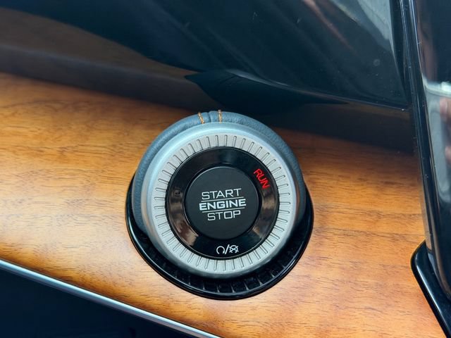 Used 2022 Jeep Grand Wagoneer Series III AWD/4WD image 26