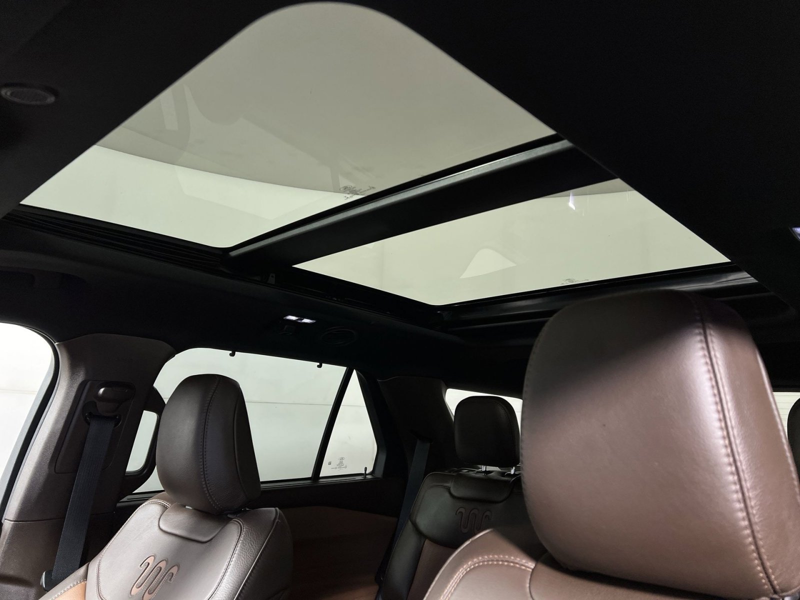 Used 2021 Ford Explorer King Ranch w/ Premium Technology Package image 24