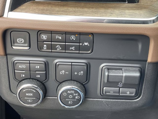 Certified 2025 Chevrolet Tahoe High Country AWD/4WD image 40