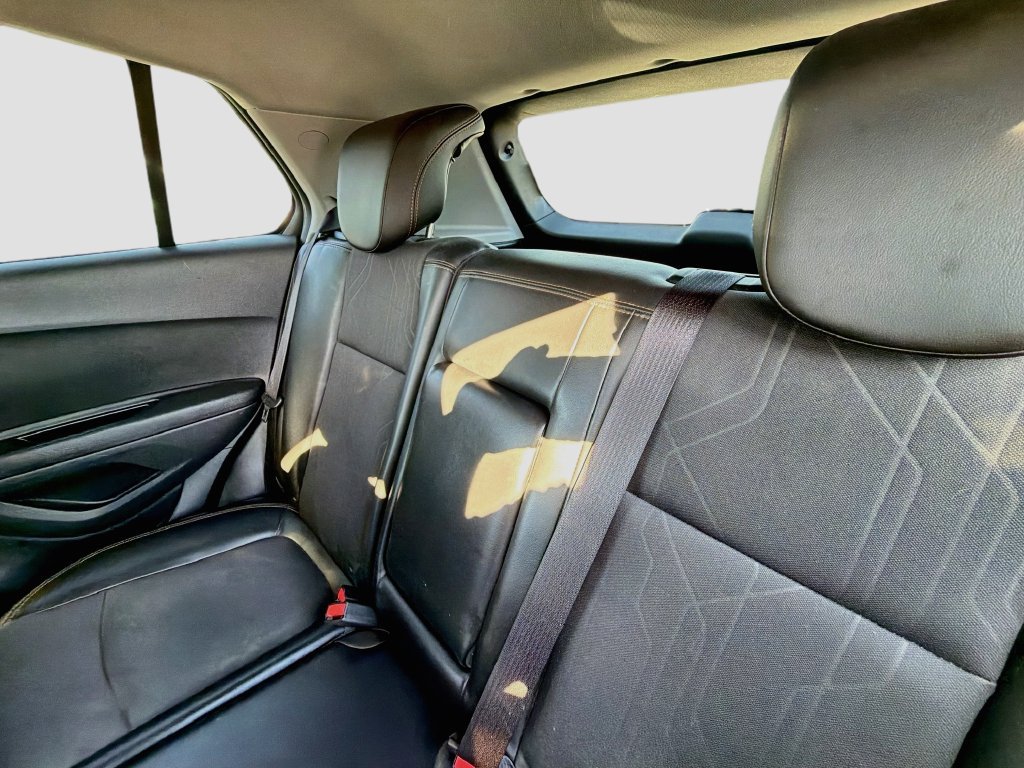 Used 2019 Chevrolet Trax LT w/ Sun & Sound Package FWD image 13
