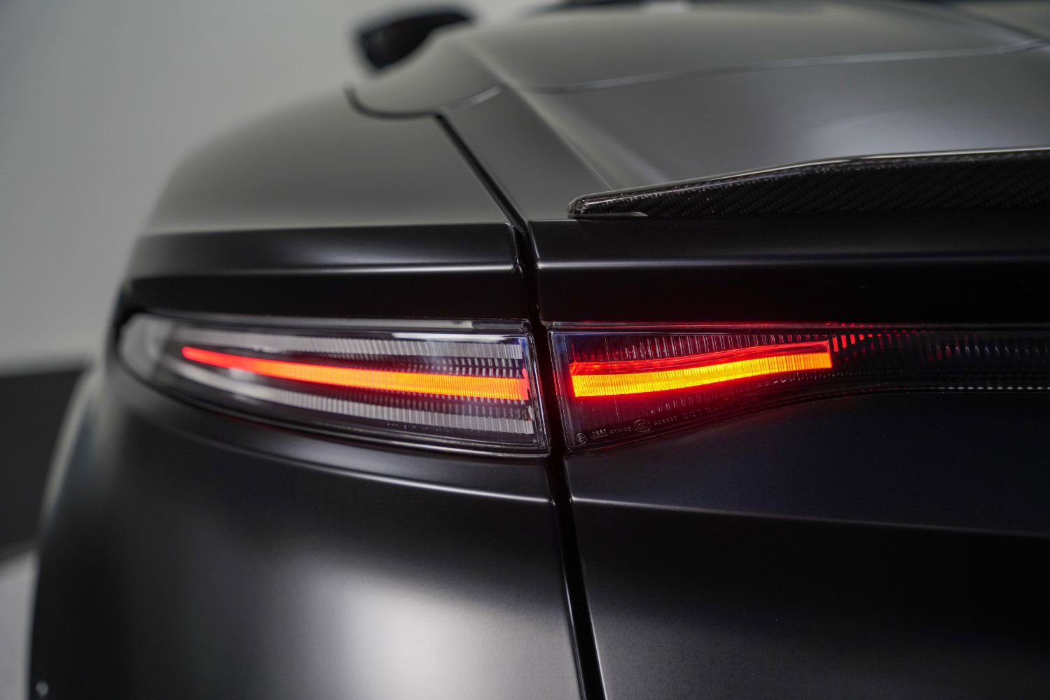 Used 2022 Aston Martin DBS Superleggera Volante RWD image 21