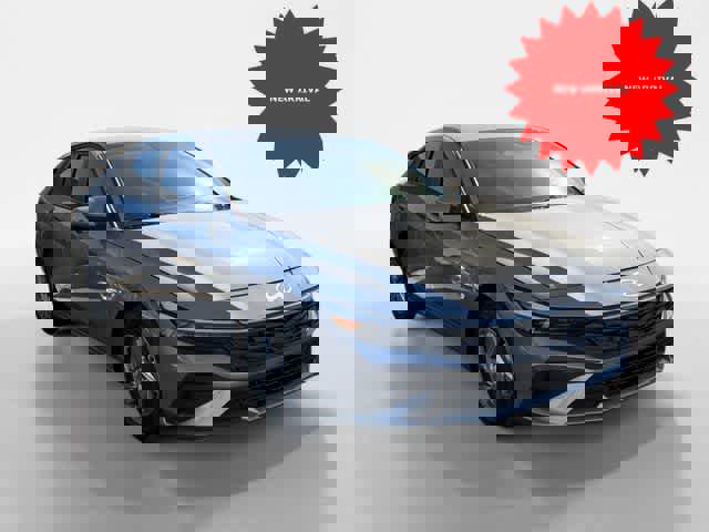 Used 2025 Hyundai Elantra SE image 2