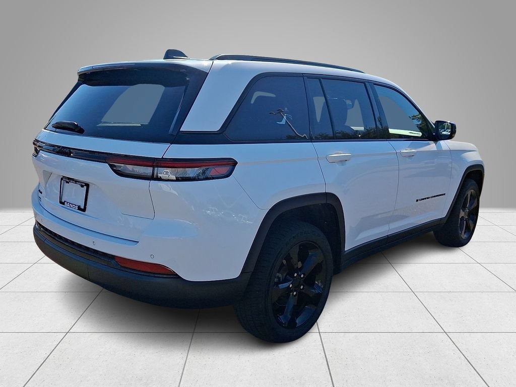 Used 2023 Jeep Grand Cherokee Altitude AWD/4WD image 5