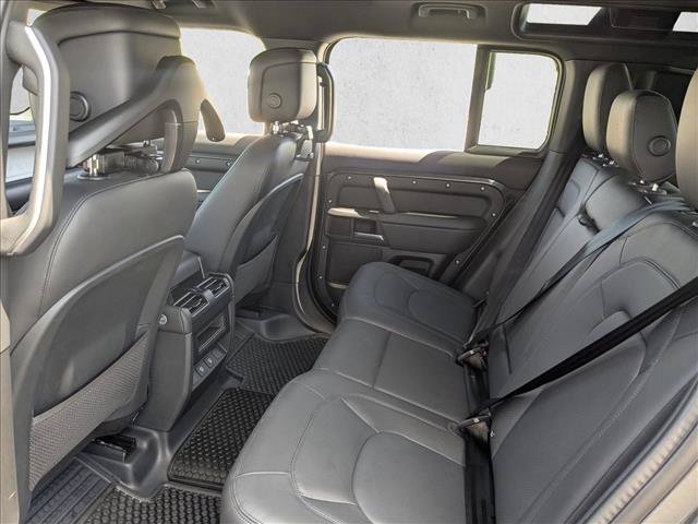 Used 2025 Land Rover Defender 110 X-Dynamic SE AWD/4WD image 18