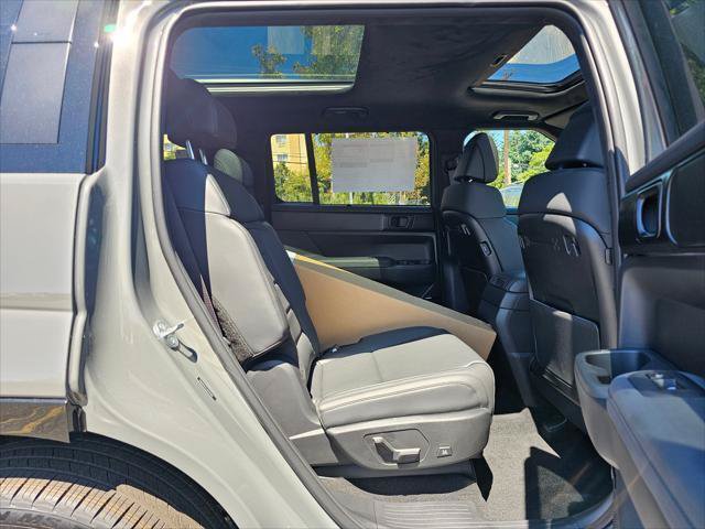 New 2025 Hyundai Santa Fe Calligraphy AWD/4WD image 12