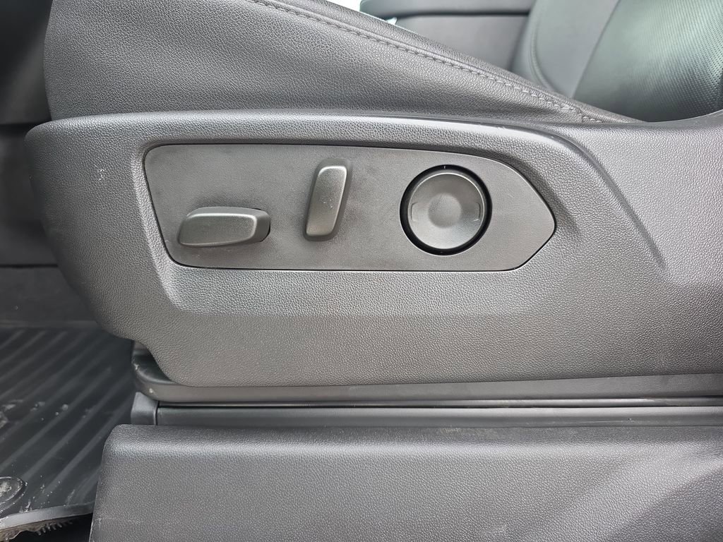 Certified 2024 Chevrolet Silverado 2500 LTZ w/ LTZ Convenience Package image 28