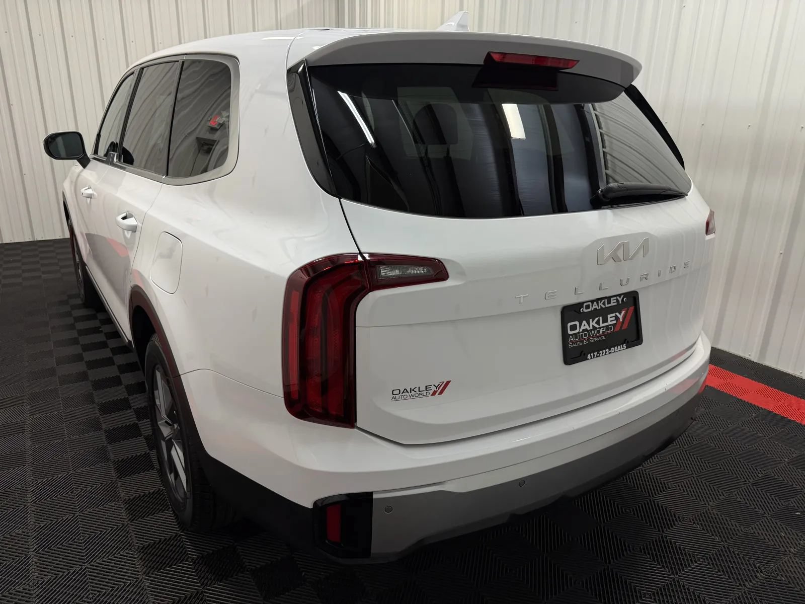 Used 2024 Kia Telluride LX FWD image 13
