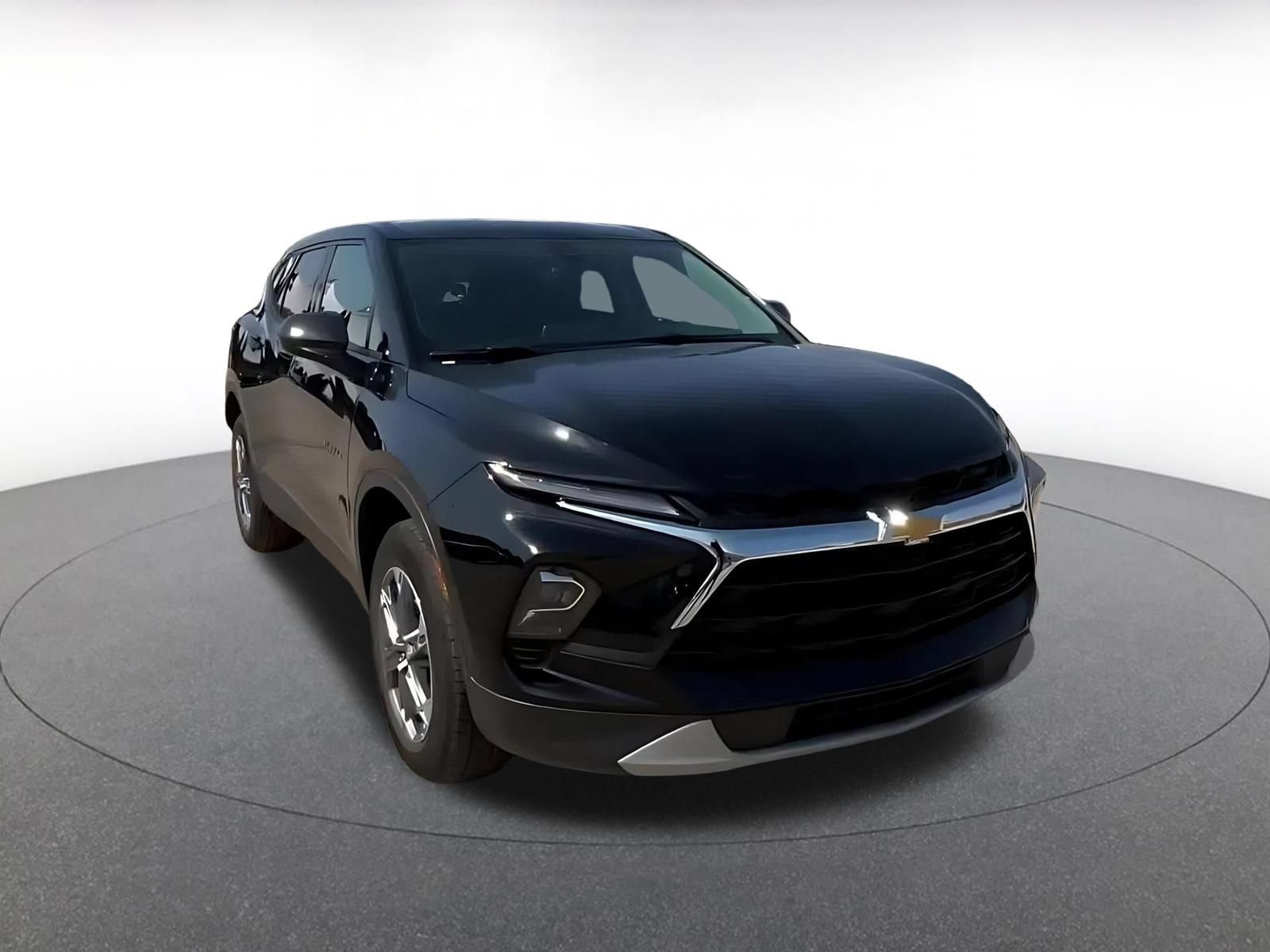 Used 2026 Chevrolet Blazer LT FWD image 3