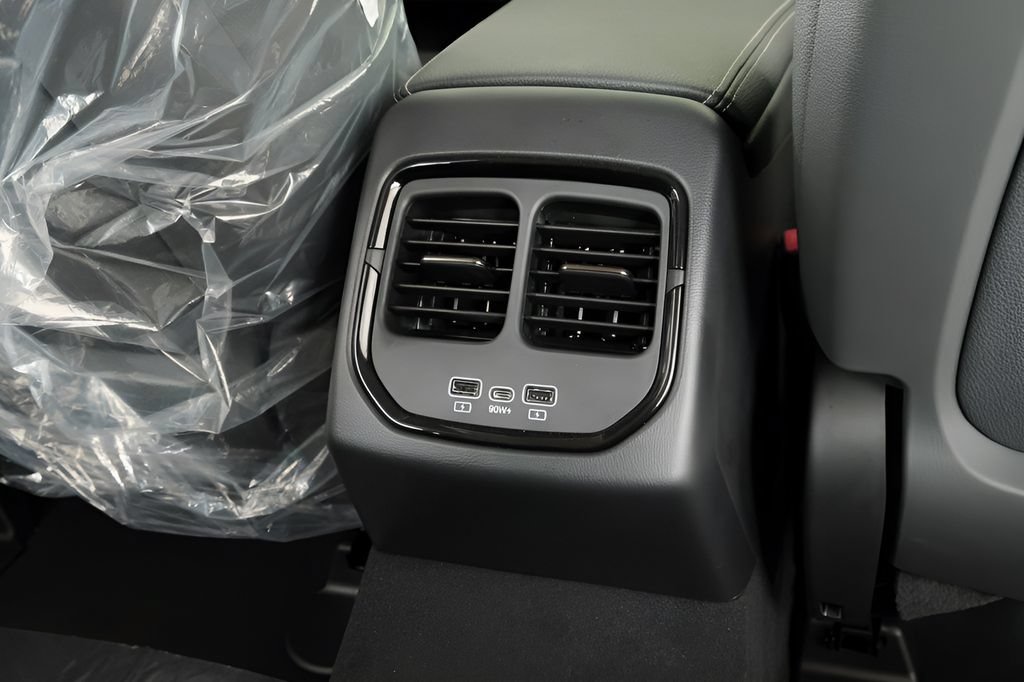 New 2025 VinFast VF 8 Eco AWD/4WD image 25